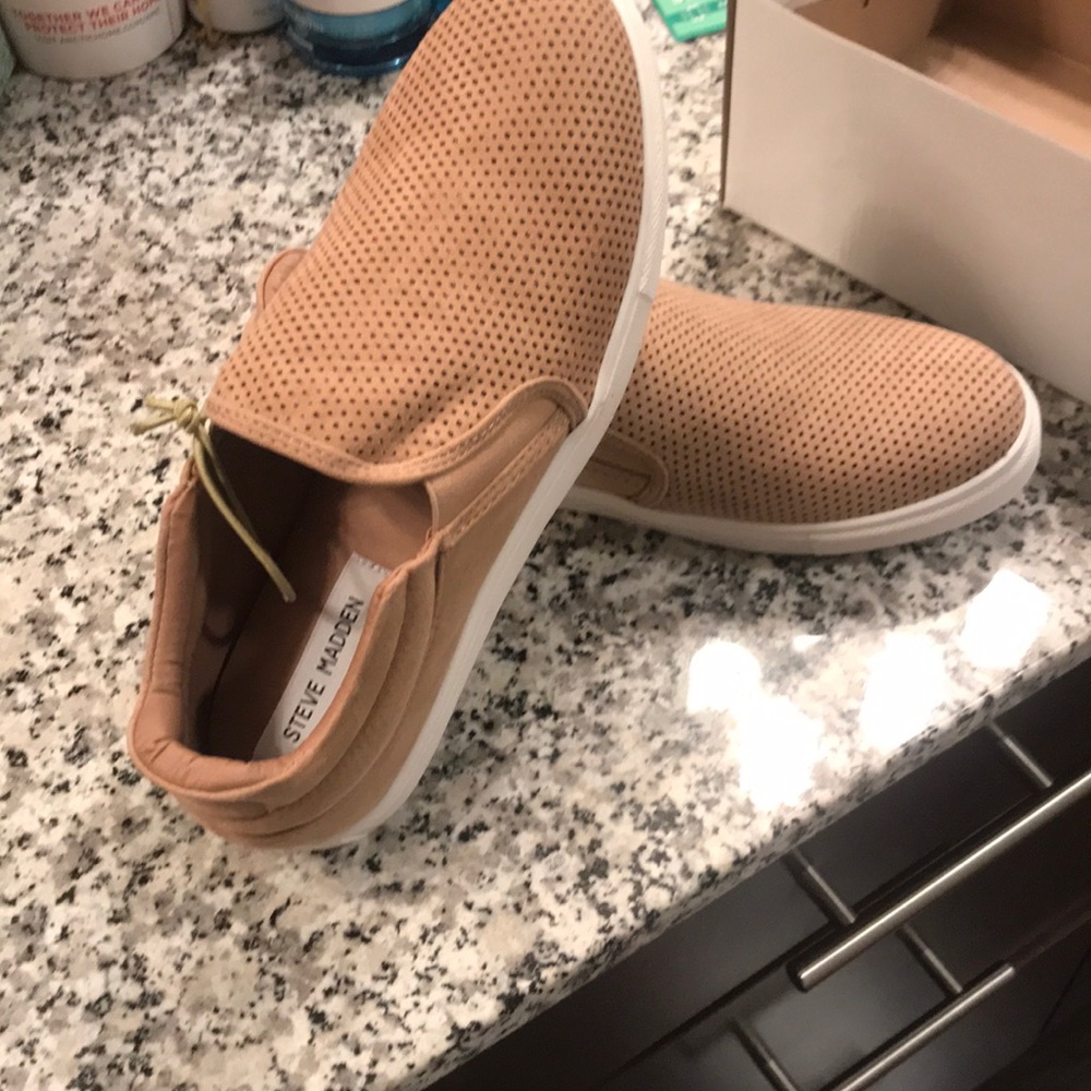 NWT Steve Madden sneakers Sz9